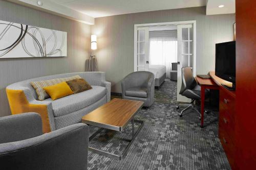 Courtyard by Marriott Toronto Brampton