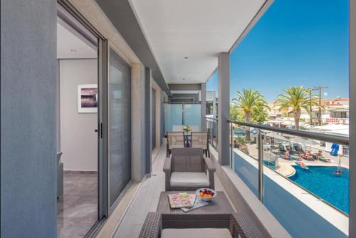 阳台/露台, Dionysos Hotel and Suites in 哈尔基季基半岛