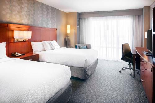 Queen Room with Two Queen Beds and Adapted Tub - Mobility and Hearing Accessible