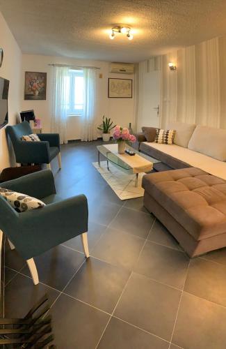 Family Stone house with magical Sea View in Lucice