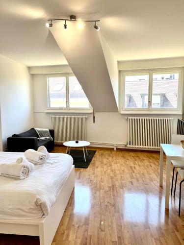  Yooneet Boutique Studio 2´ to Train Station in Genf