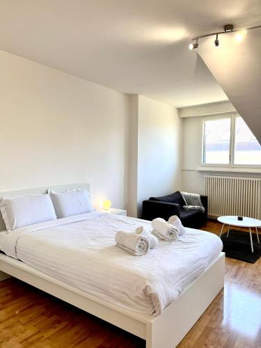  Yooneet Boutique Studio 2´ to Train Station in Genf