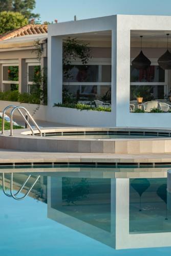 Bitzaro Grande Hotel & Suites – Kalamaki, SC