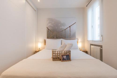 Fee4Me. Elegant flat a few minutes from Atocha., Мадрид