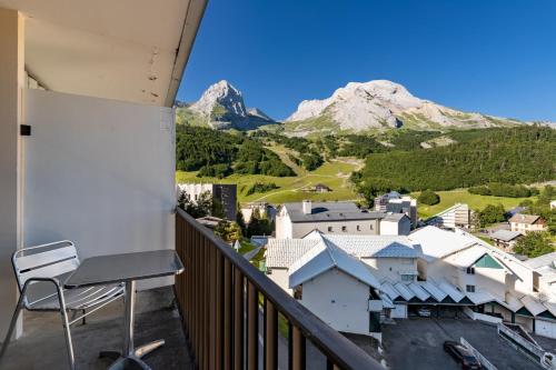 Studio with Mountain View