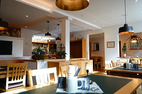 Restaurant, Hotel zum schwarzen Ross und Gutmann Zur Post in Hilpoltstein