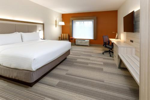 Holiday Inn Express & Suites - Sturbridge, an IHG Hotel