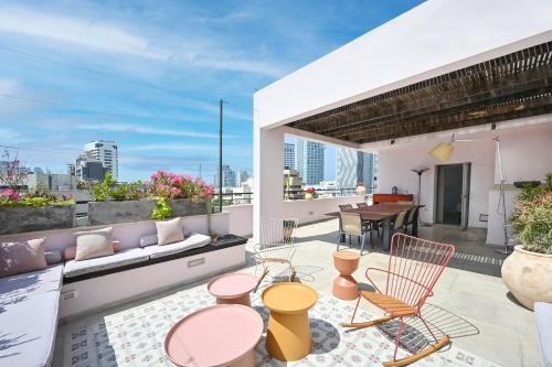 Spanish Patio 3BR penthouse by HolyGuest