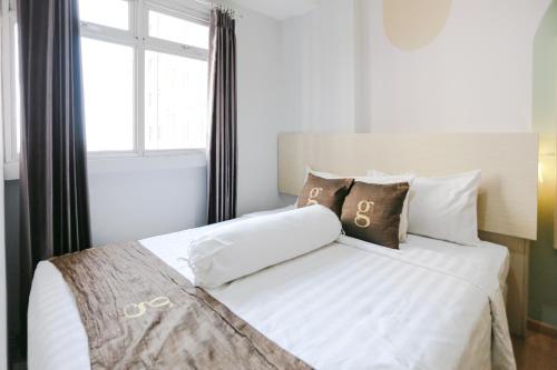 Family Room image 6