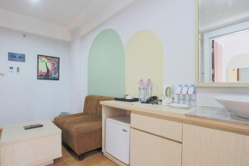 Family Room image 5
