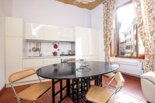 Trastevere Charming Retreat on Cobblestone Street, Rome (photo 8)