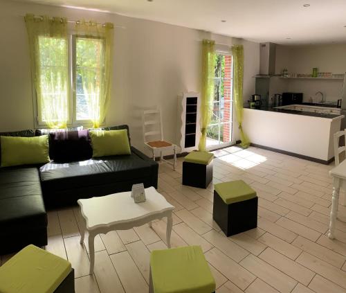 virtuve, La maison au bord du lac in Mareuil-sur-Lay-Dissais