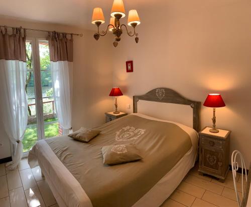 La maison au bord du lac in Mareuil-sur-Lay-Dissais