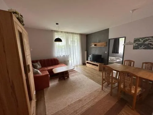 Top 1 Gartenwohnung in Kitzbühel, Österreich