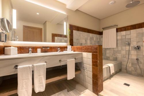 Hipotels Barrosa Palace & Spa - image 12
