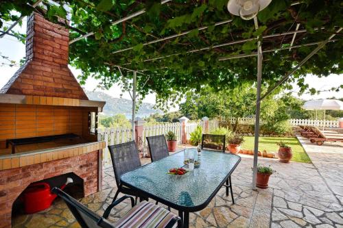 Tranquil Corfu Villa - 3 Bedrooms - Villa Chrinos - Gated Pool - Agios Georgios Pagon