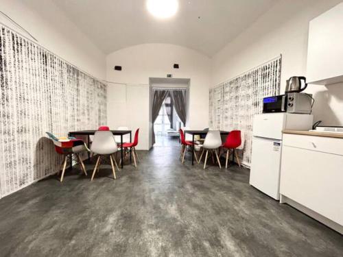 PARTY HOUSE PRAGUE - Apartments Ve Smečkách 18, CITY CENTER!! 5