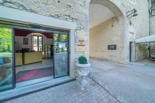 Chateau Chapeau Cornu in Vignieu