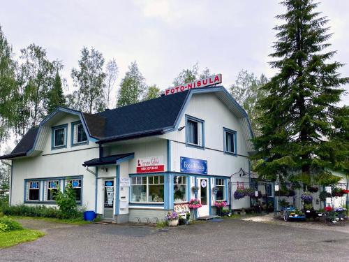 Unterkunft von außen, Villa Nisula - yläkerran asunto (Villa Nisula - ylakerran asunto) in Norinkyla