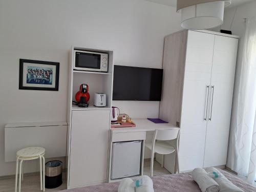  Apartment & Room Ladisic in Orasac
