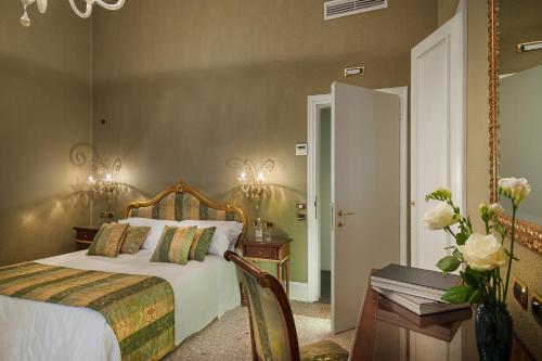 2 twin beds, 2 sofa beds