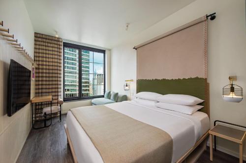 Moxy NYC Chelsea - image 35