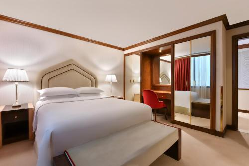 Sheraton Grand Doha Resort & Convention Hotel