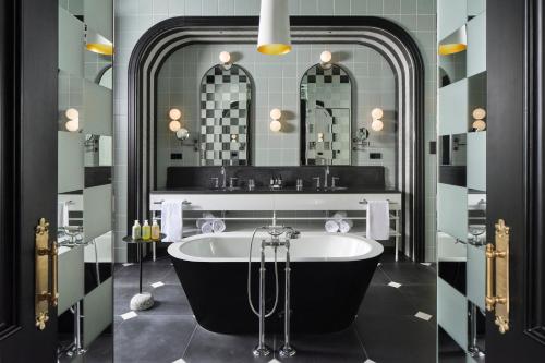 room detail thumbnail 2