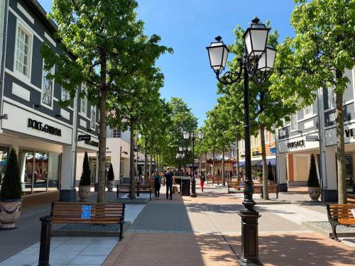 Modern Studio & Apartment Roermond in روموند