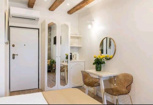 Old town vibes for 2, luxury room with sea view, Split (photo 9)