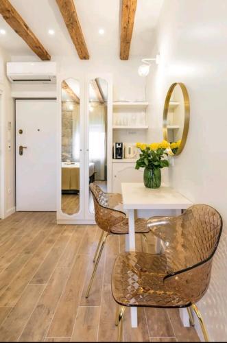 Old town vibes for 2, luxury room with sea view, Split (photo 5)