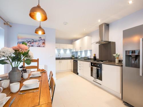 Pass the Keys Central Marlow townhouse with private parking