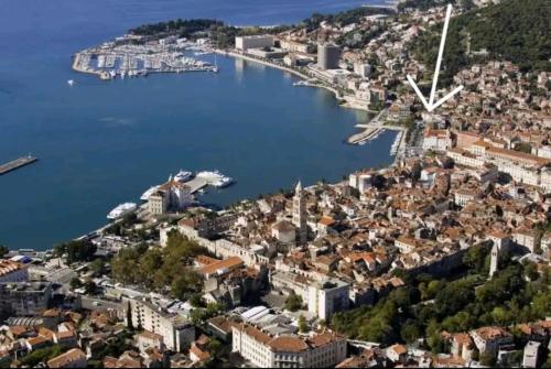 Old town vibes for 2, luxury room with sea view, Split (photo 7)