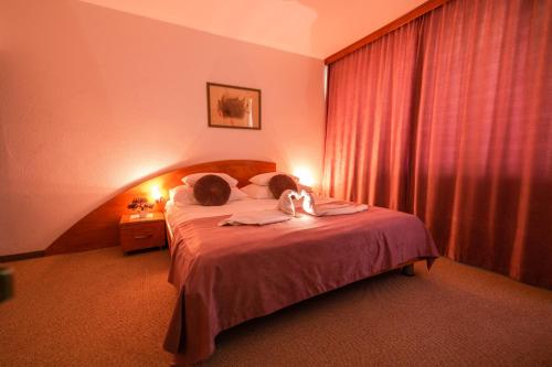 Park Hotel - image 13