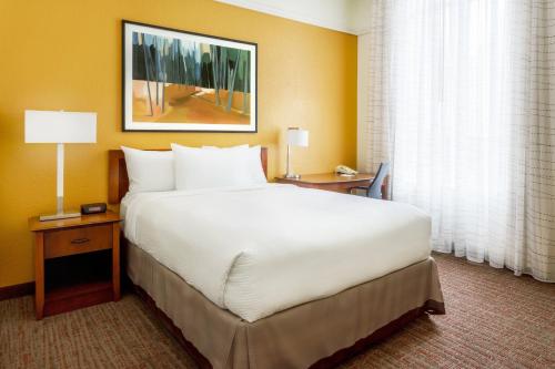 Residence Inn by Marriott Houston Downtown/Convention Center - image 3