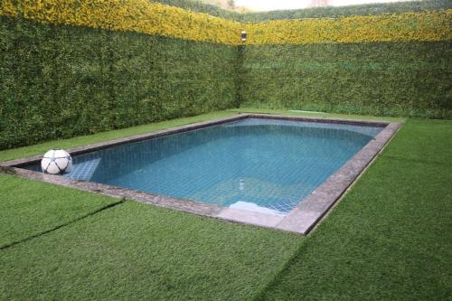 Lavish 3BHK Villa - Private Pool - F4 The Heaven – khách sạn tại Manor