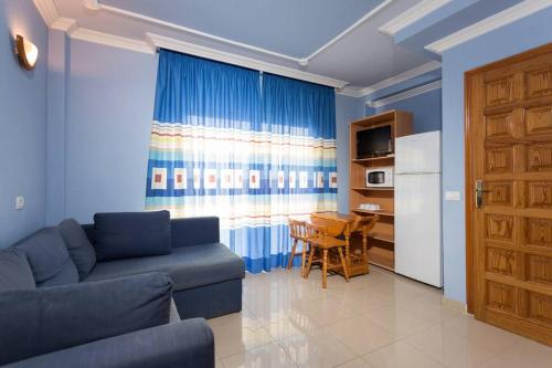 Apartamento Cómodo y Céntrico, Los Cristianos - Tap to explore photos