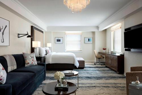 Junior Suite room in JW Marriott Essex House New York