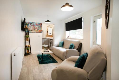 Spacious 2 BR Apartments - 5 mins from QMC, Universities and City Centre!
