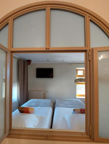 2 twin beds