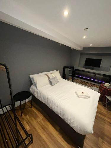 Cosy Double Bed With Fire Place 2
