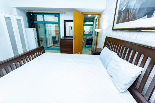 Classy Studios for Ladies in Dubai, Marina فتيات فقط, Dubai (photo 10)