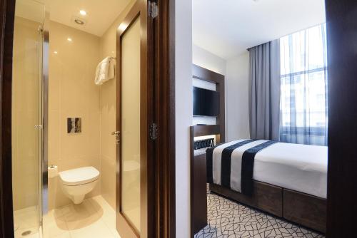 Park Grand Paddington Court