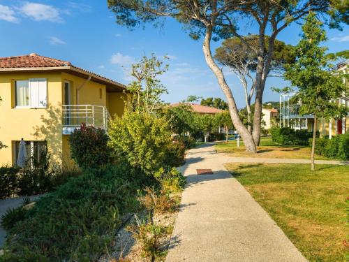 Apartment with air conditioning, at 500 m from the beach in the Var