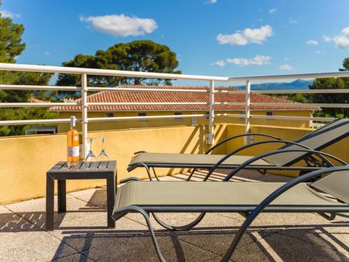 Apartment with air conditioning, at 500 m from the beach in the Var