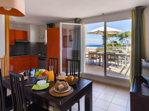Apartment with air conditioning, at 500 m from the beach in the Var