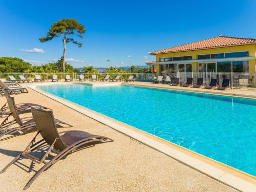 Apartment with air conditioning, at 500 m from the beach in the Var