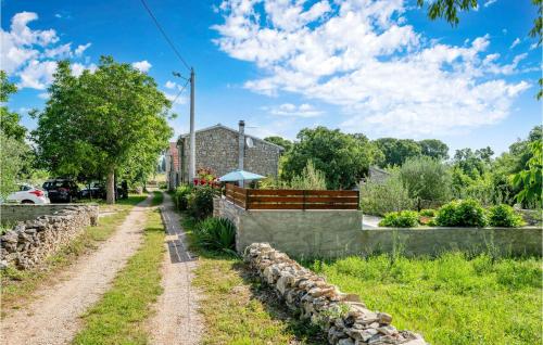 Beautiful Home In Mratovo With Kitchen