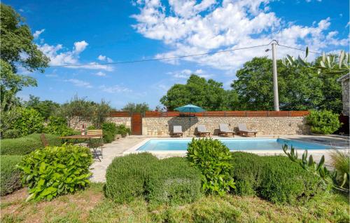 Beautiful Home In Mratovo With Kitchen