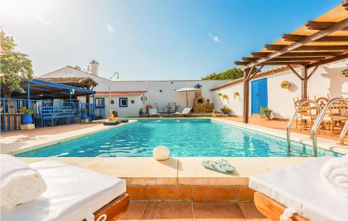 . Stunning Home In Peaflor With 3 Bedrooms, Wifi And Outdoor Swimming Pool